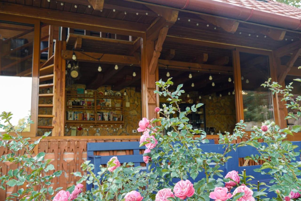 Bed and Breakfast Rose Hip Hill Farm Valea Tirnei Exteriér fotografie